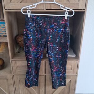 Danskin Now Dri More Fitted Capri Leggings Black Colorful Abstract Print Sz Sm